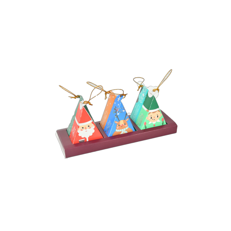 Stromek 6 pyramidek/figurek